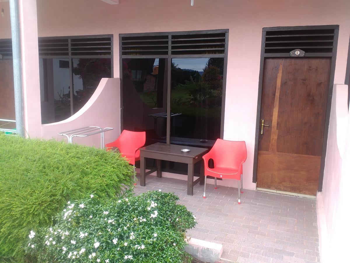 Bernard Guest House & Resto Redpartner Ambarita Εξωτερικό φωτογραφία